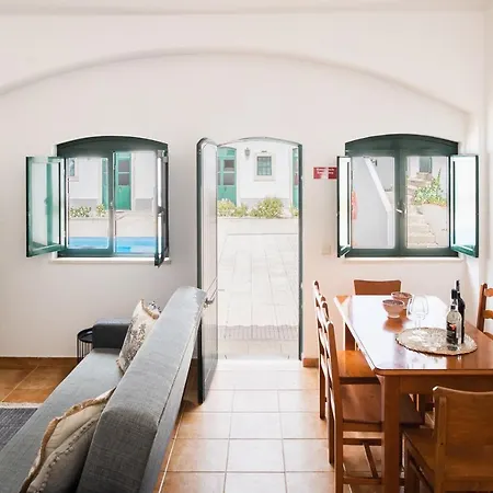 Hébergement de vacances Cerca Velha - *