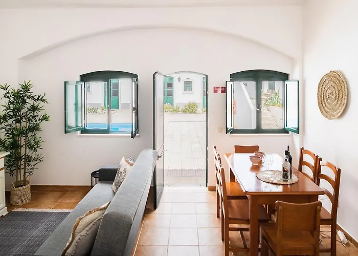 Casa de Férias Cerca Velha - *